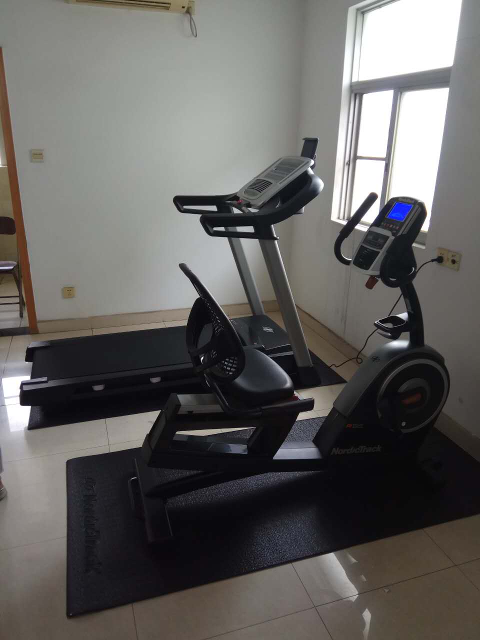 跑步機(jī)維修 (3) 跑步機(jī)維修 (3)